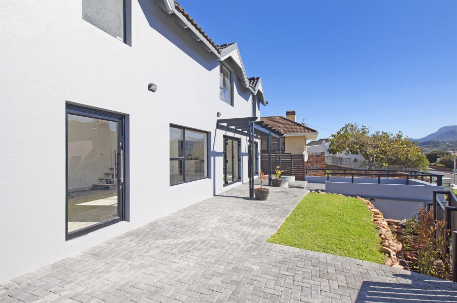 4 Bedroom Property for Sale in Fish Hoek Western Cape